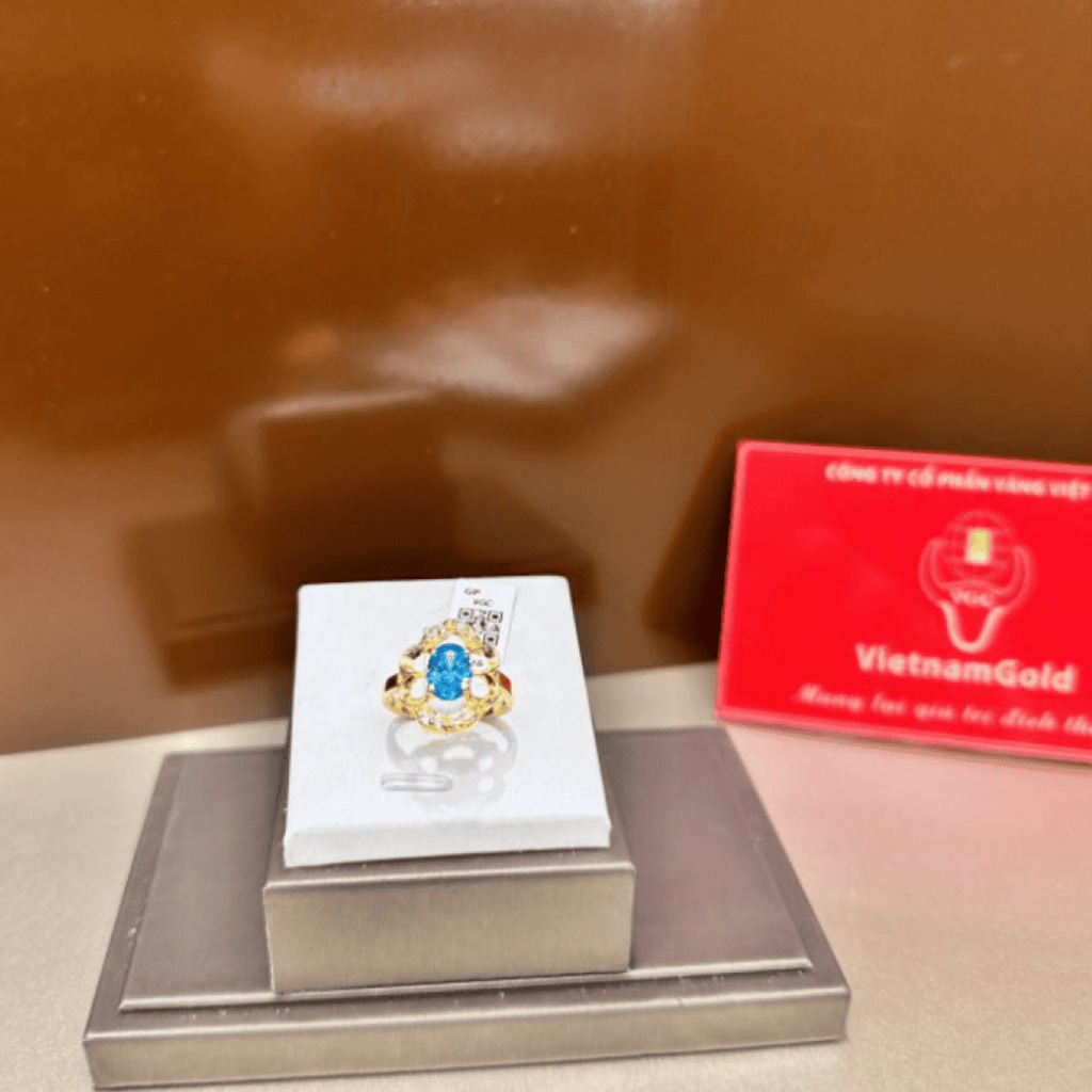 Nhẫn nữ hoa đính đá 1.5 chỉ